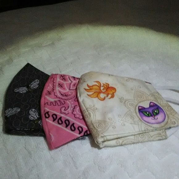 Face mask buy 1 get 1 free - Picture 2 of 3